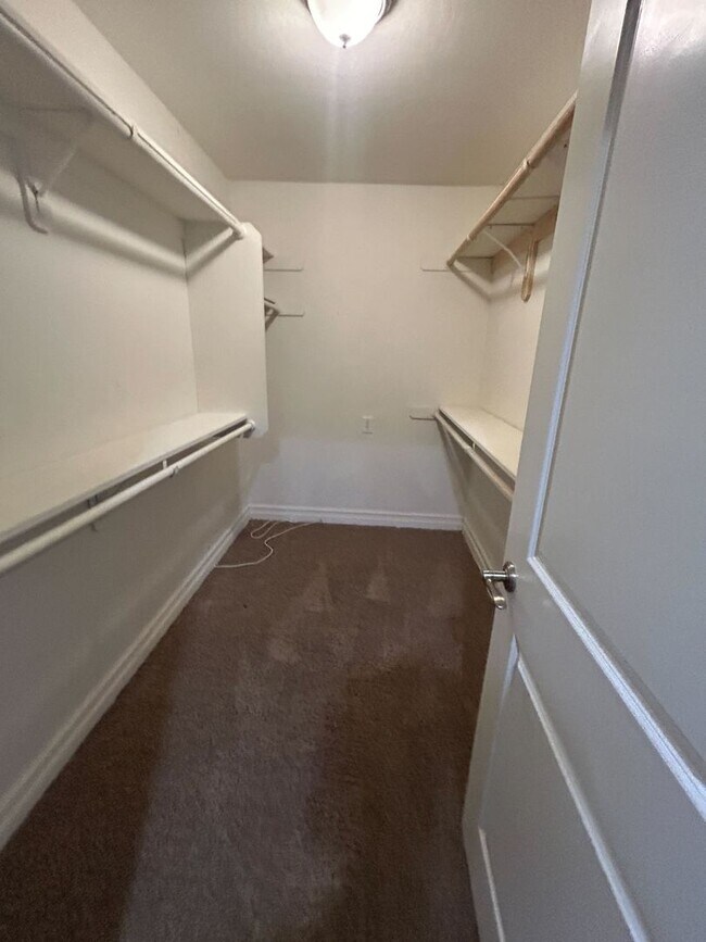 Building Photo - Spacious Home for Rent