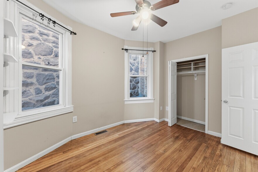 Top floor middle bedroom 2 - 11 R Street NW