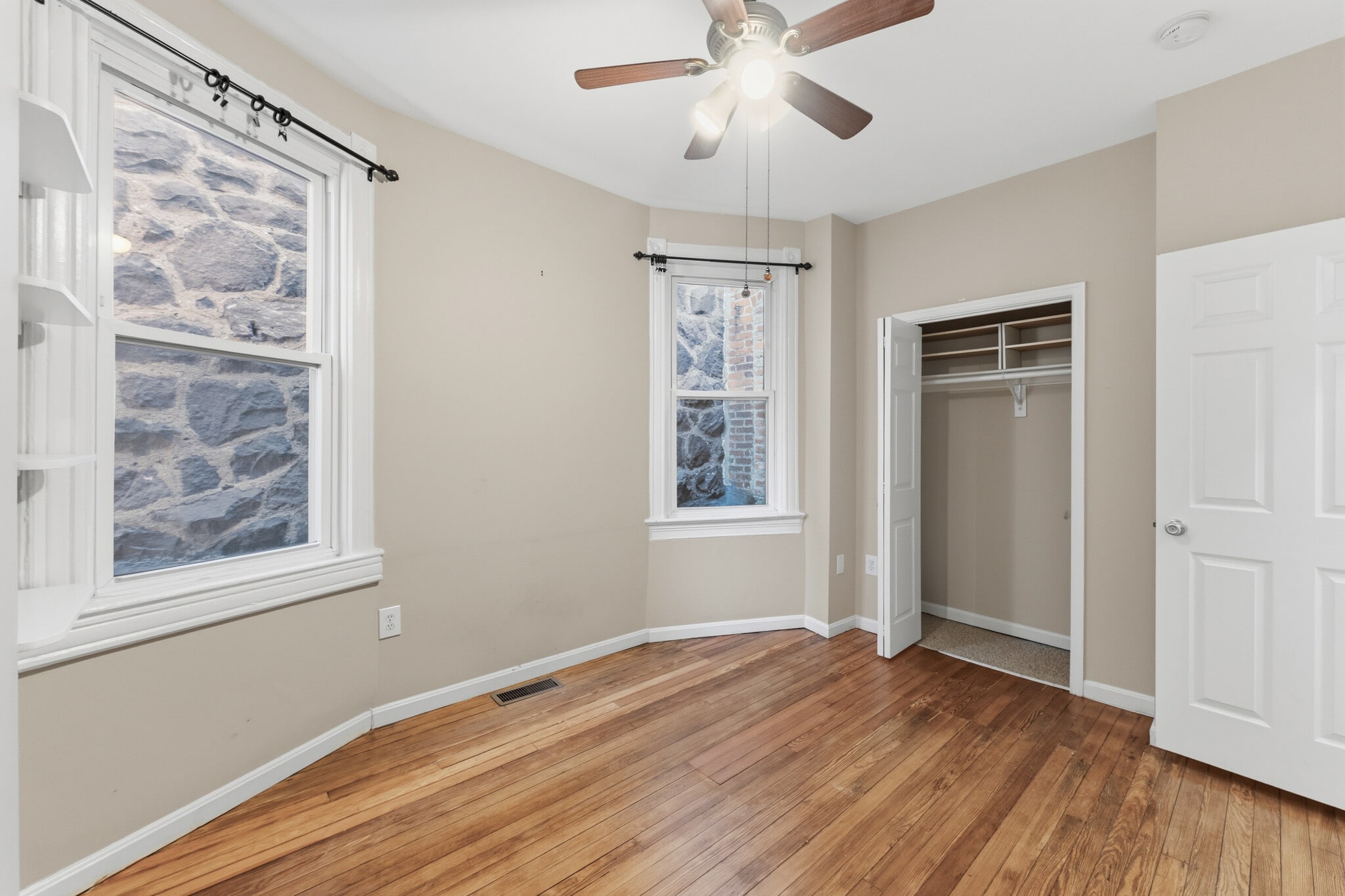 Top floor middle bedroom 2 - 11 R Street NW