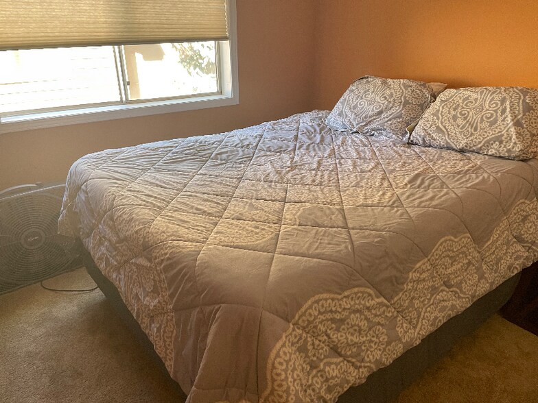 Building Photo - 460 Moonridge Dr