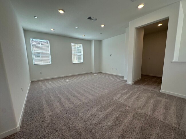Building Photo - Stunning, Sun-Drenched 4BR + Loft Home in Lakeview – Loaded with Premium Upgrades!