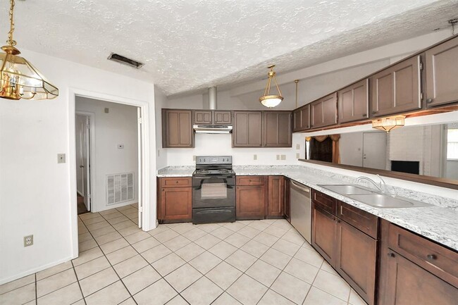 Building Photo - 13610 Piney Oaks Dr