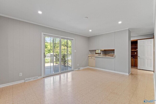 Building Photo - 407 Hillmont Dr NW