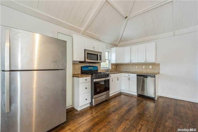 Building Photo - 32 Grove St