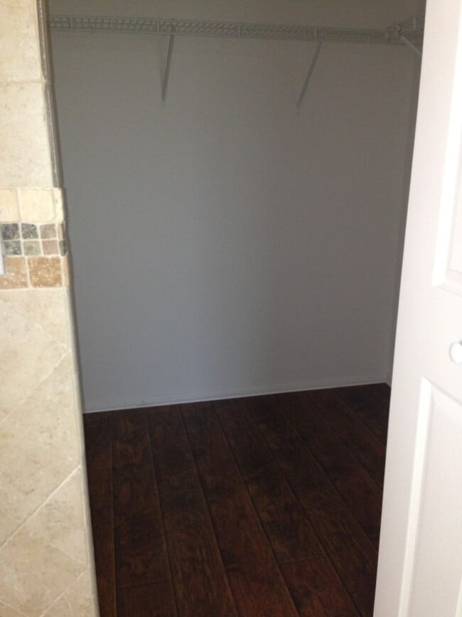 Building Photo - Beautifully Upgraded 3 BR Home in Hidden L...