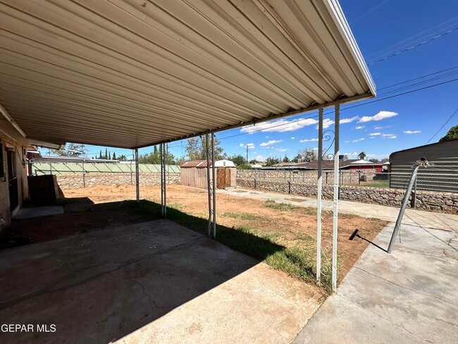 Building Photo - 10020 Nesbit Ave
