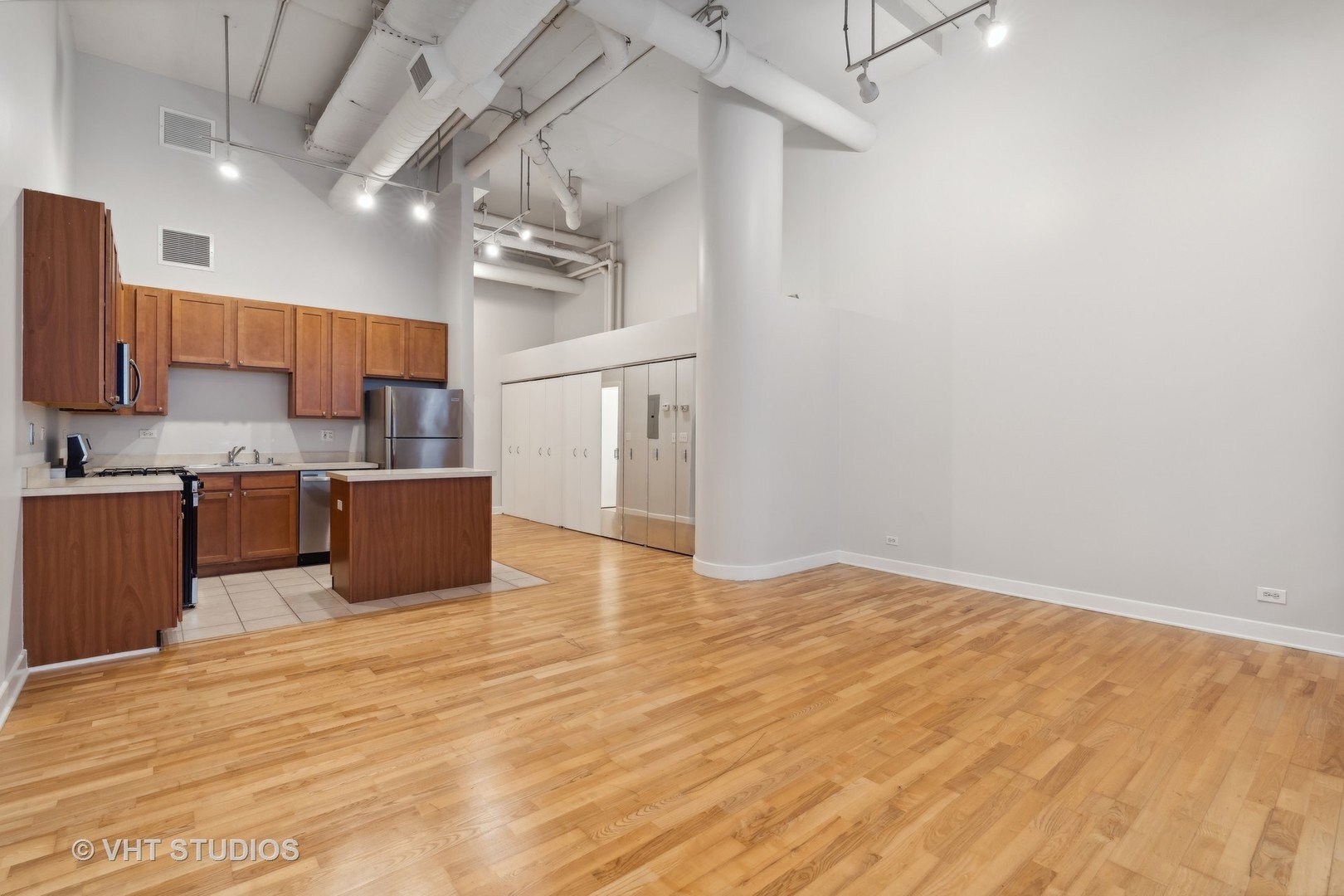 Building Photo - 211 E Ohio St