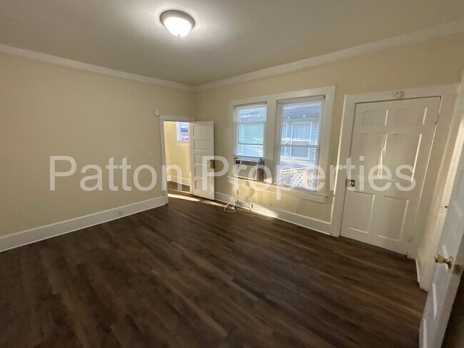 Building Photo - 2223-2225 Greene Street - Inside CoC - R11409-17-07