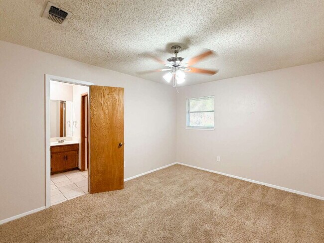 Building Photo - Charming 3-Bedroom Haven with Cozy Fireplace in North Richland Hills!
