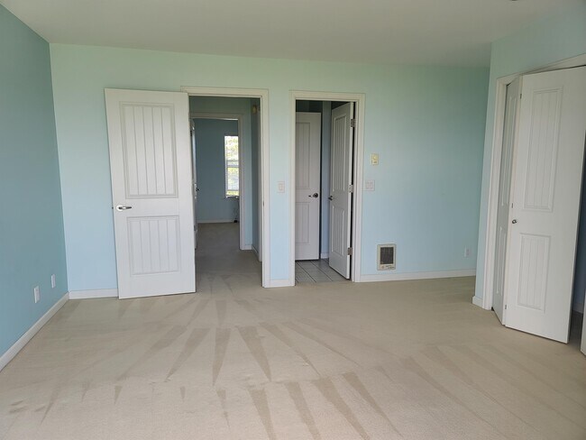 Building Photo - 1728 Edwards Dr