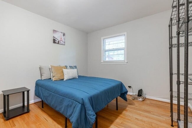 Building Photo - 2719 Knollview Dr