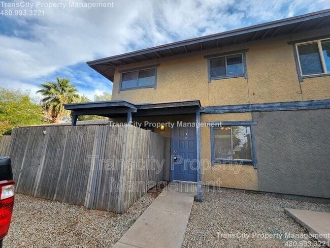 Primary Photo - 286 W Palomino Dr