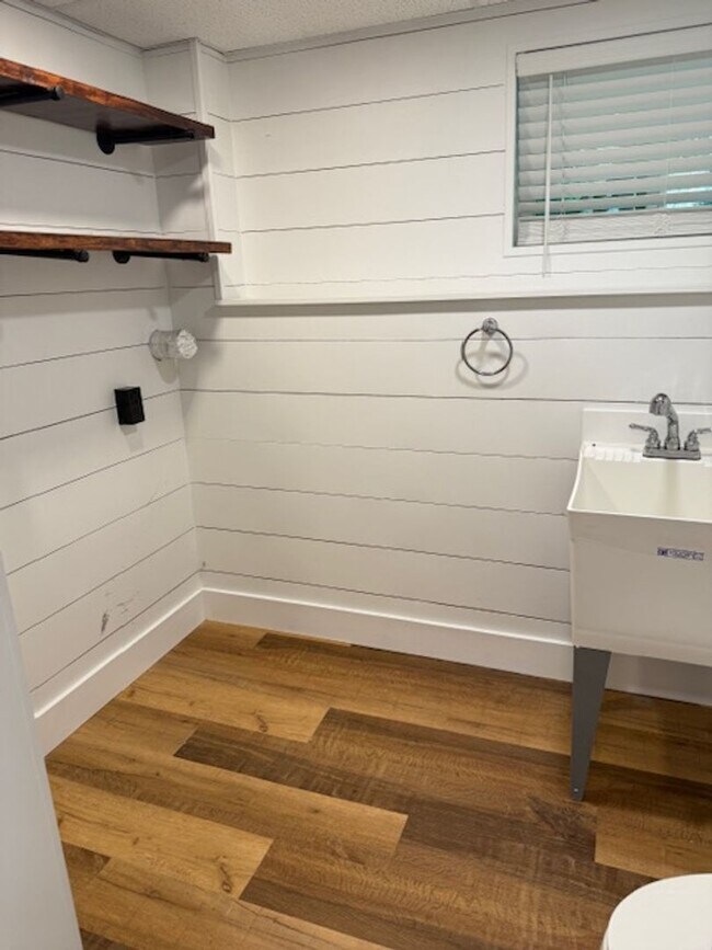 Building Photo - Beautiful remodeled home