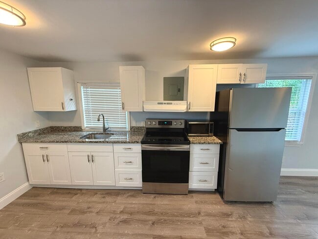 Building Photo - 27 NW 11th Ave