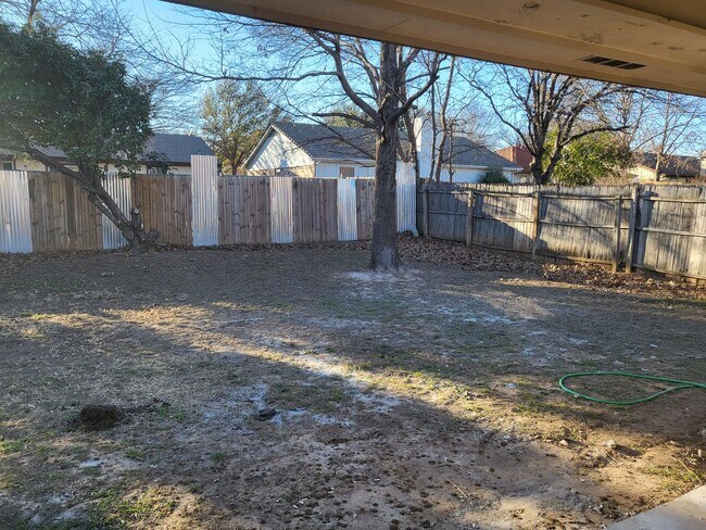 Building Photo - Charming 3bd 2 bth