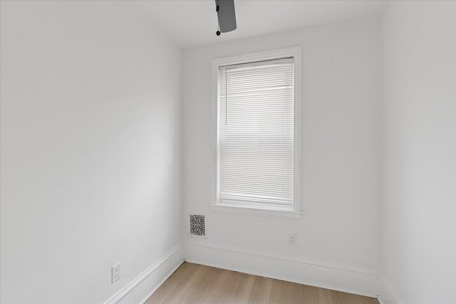 Building Photo - 2054 W Glenwood Ave