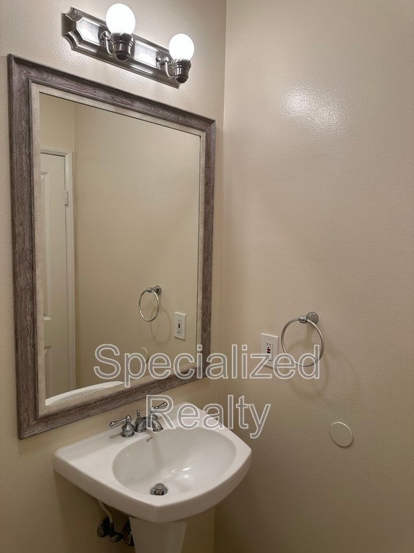 Building Photo - 5716 Whitsett Ave