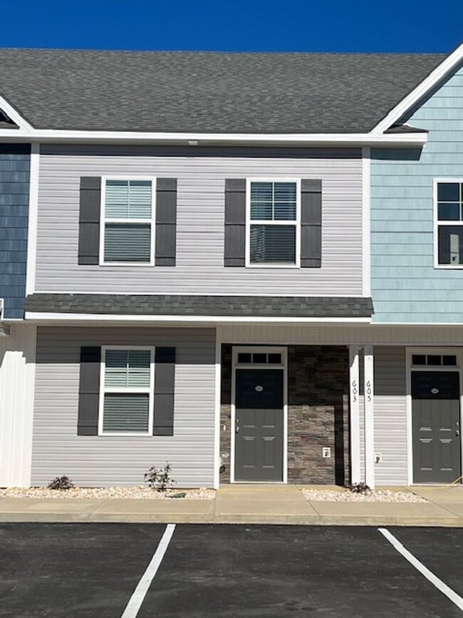 Building Photo - Move in by 8/31/26 - August Rent Waived - Beachside Village Townhomes: 3 bedroom 3.5 bath 3 Story...