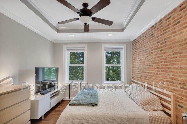 Building Photo - 504 S Milton Ave