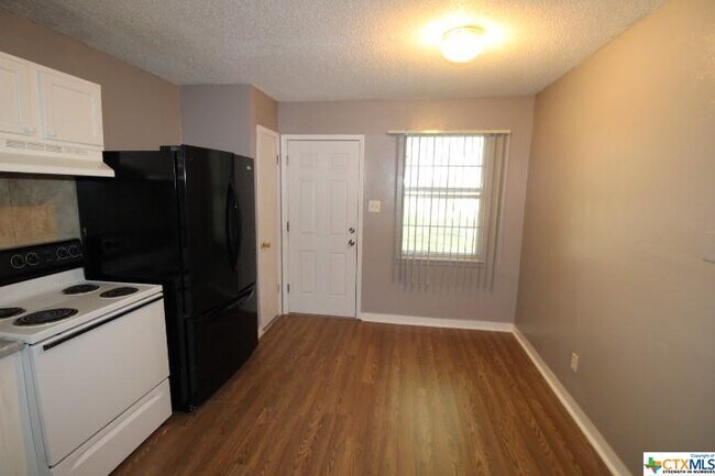 Building Photo - 409 Short Ave