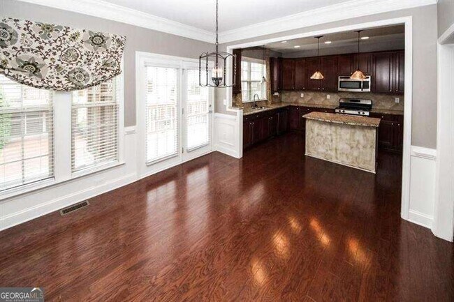 Building Photo - 1004 E Paces Chase