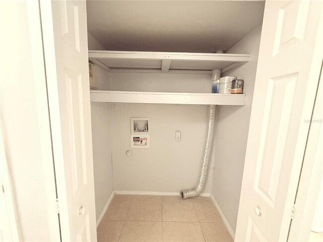 Building Photo - 910 Lake Destiny Rd