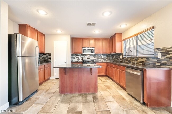 Building Photo - 182 Gilliflower Ave