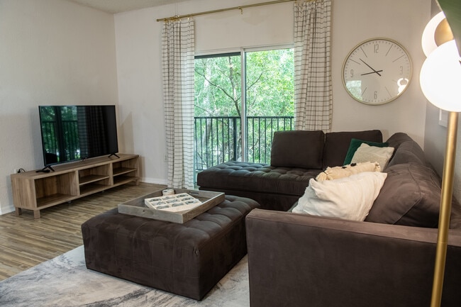 Building Photo - 360 Crestwood Cir