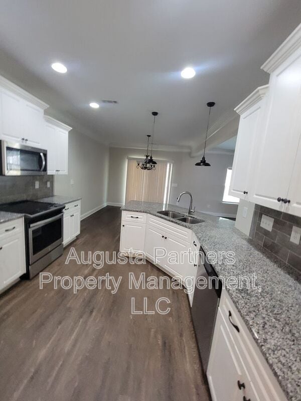 Building Photo - 257 Tulip Dr