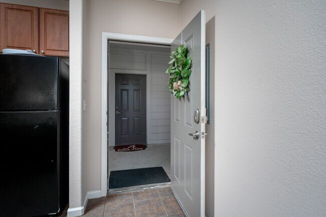 Building Photo - 600 13th St E