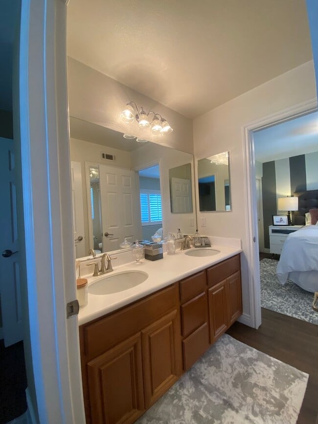 Building Photo - 14660 Meadowsweet Dr