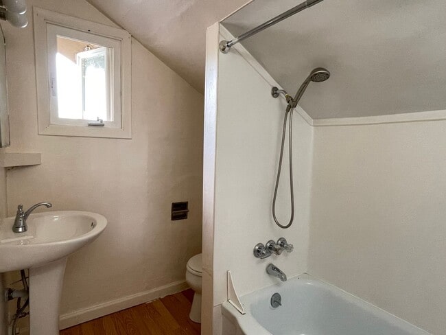 Building Photo - CLICK "REQUEST A TOUR" NOW!