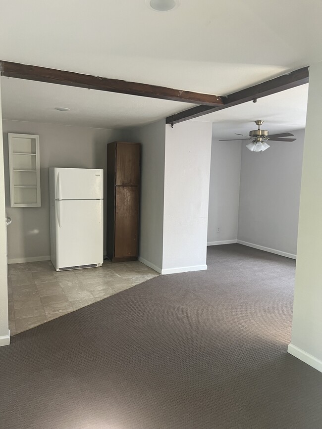 Building Photo - 2129 Ford St