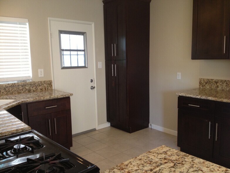Kitchen - 1442 Verd Oaks Dr