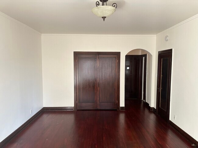 Building Photo - 2121 James M Wood Blvd