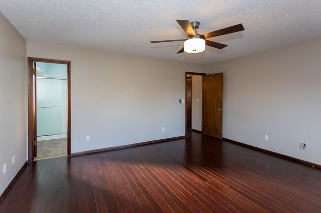 Building Photo - 7673 Safari Cir