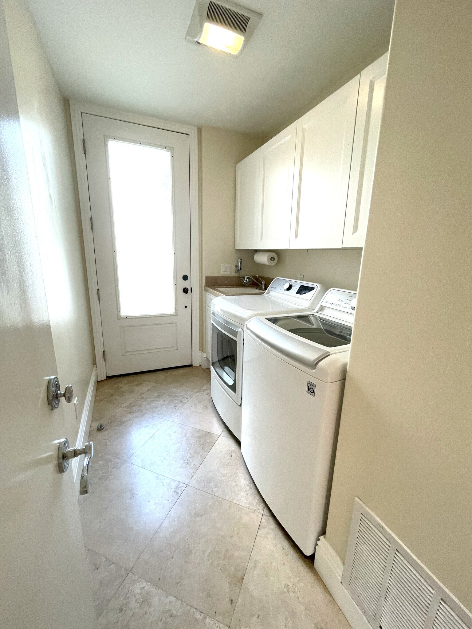 Laundry Room - 239 Calle Miramar