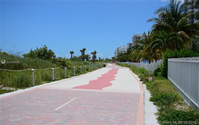 Building Photo - 6061 Collins Ave