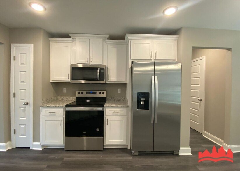 Building Photo - Beautiful newly built single family home i...