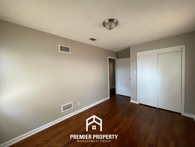 Building Photo - 5037 Woodlark Ave