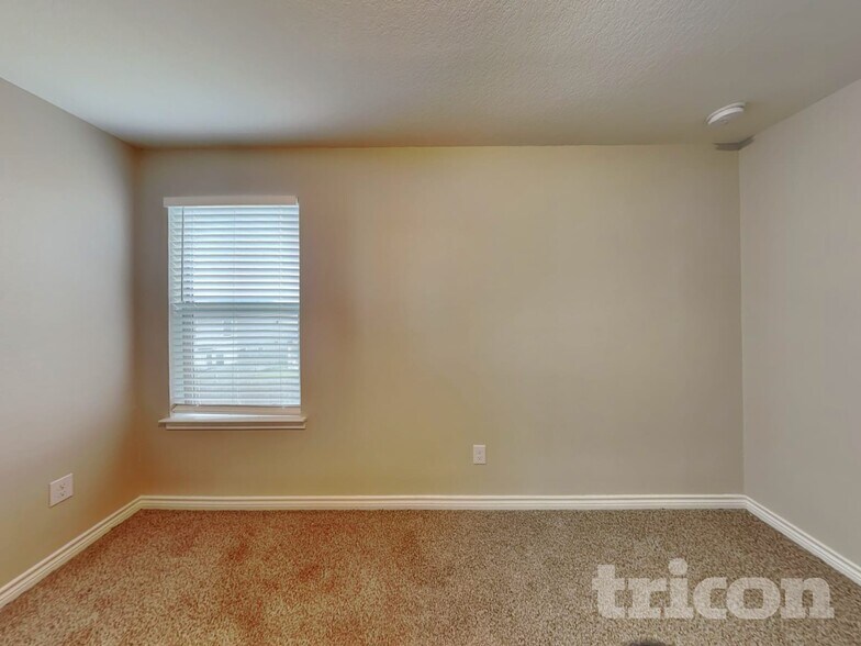 Building Photo - 2631 Green Leaf Way