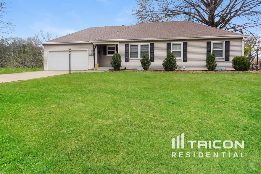 Primary Photo - 9503 Grandview Dr