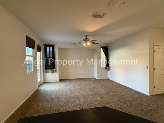 Building Photo - 3055 Brunnet Ln