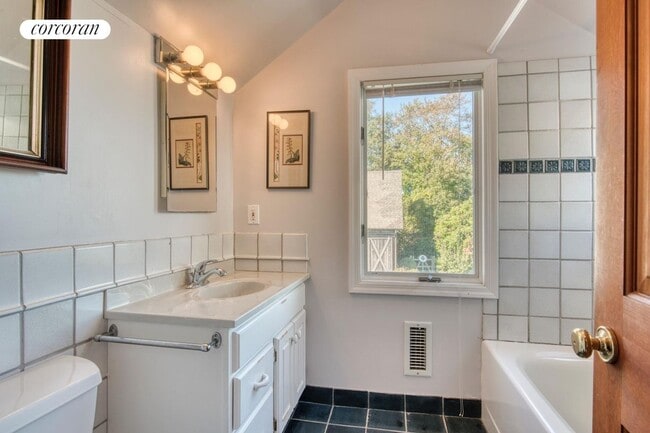 Building Photo - 89 Ram Island Dr