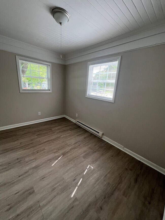 Building Photo - Remodeled 2 Bedroom in Camp North End area
