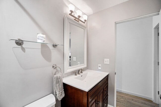 Building Photo - 231 W Newton St