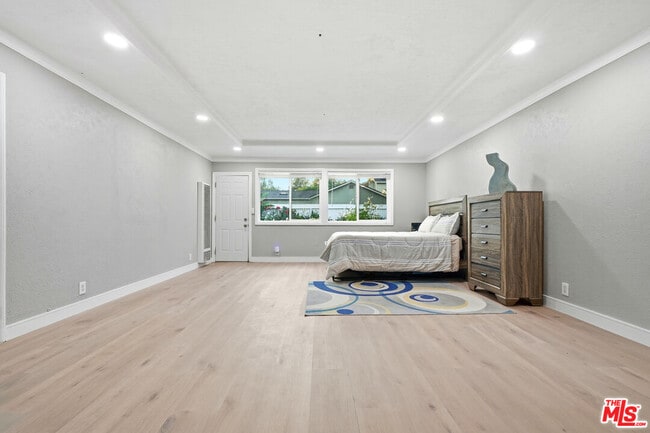 Building Photo - 15040 Hamlin St