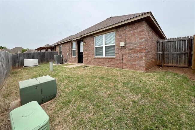 Building Photo - 737 Christian Ln