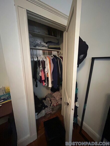 Building Photo - 143 Park Dr