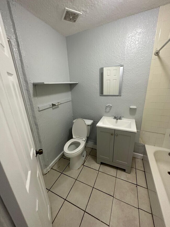 Building Photo - Fully Renovated  Single Family House - 1/1...